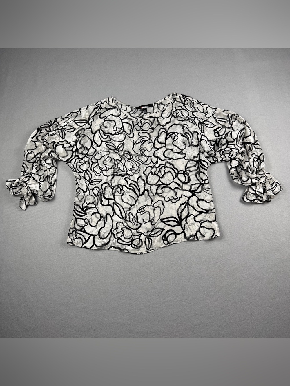 White House Black Market Black & White Floral Ruffle-Sleeve Blouse